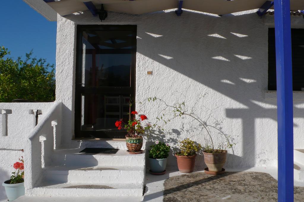 Stefanos Garden Apartment Armenoi  Bilik gambar